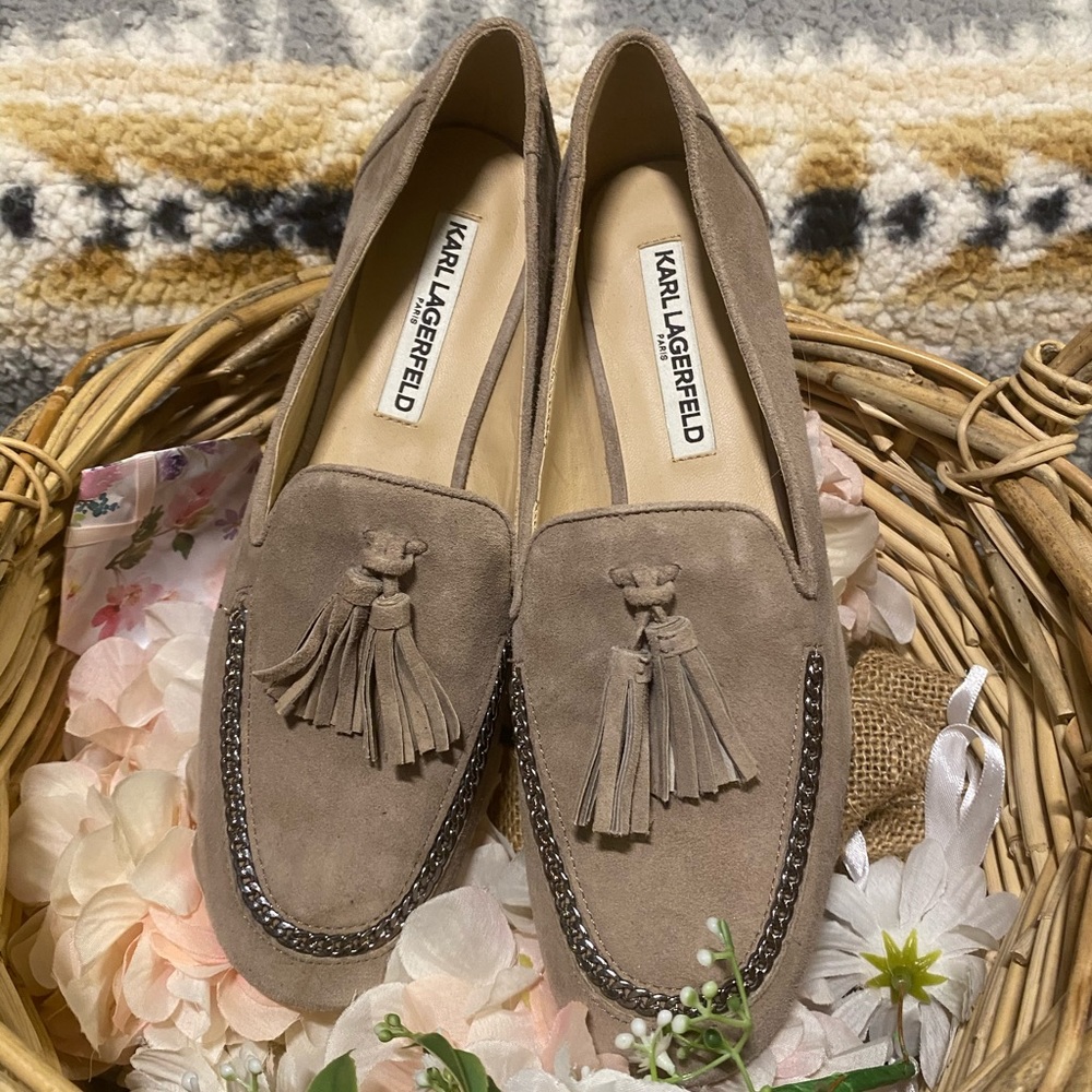 KARL LAGERFELD PARIS Tassel Chain Tan Loafers Size 8M